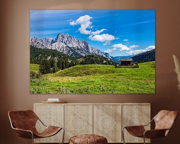 Blick auf die Litzlalm mit Hütte in Österreich von Rico Ködder