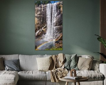 Yosemite waterval met regenboog in de Verenigde Staten van Jessica Lokker