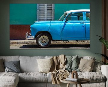 Blauwe oldtimer in Havana, Cuba van Jessica Lokker