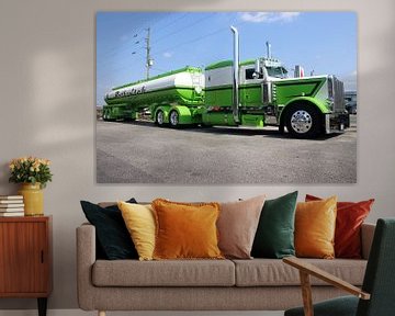 Groene Amerikaanse Peterbilt truck met tanker oplegger van Ramon Berk