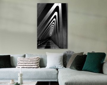 Architectuur - lijnenspel in zwart wit - hoog van Photography by Karim