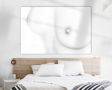 Brüste einer Frau in schwarz-weißer Hochfrisur von Art By Dominic