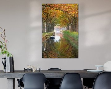 Herbst an einer Fluss mit Schiff in Friesland von Dirk-Jan Steehouwer