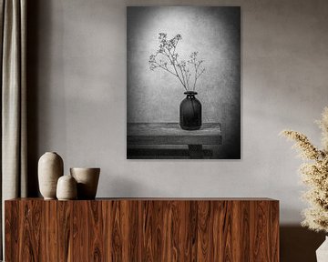 Still life gripsweed in vase in black and white by Marjolein van Middelkoop