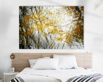 Gouden herfstbladeren als abstracte natuurachtergrond door meervoudige belichting, kopieerruimte van Maren Winter