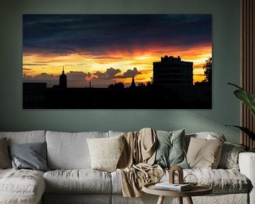 Skyline Enschede bij zonsondergang [Panorama] van Stef Kuipers