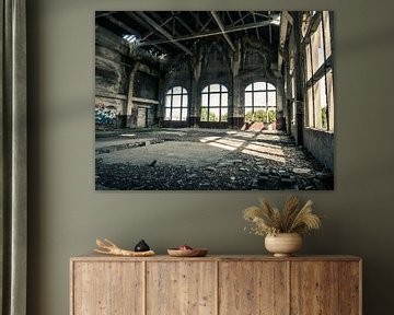 Hal in Vervallen Kolenmijn gebouw in België van Art By Dominic
