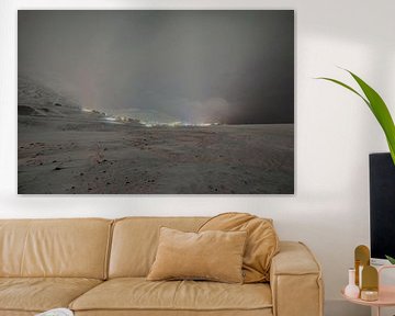 Longyearbyen in de poolnacht in een sneeuwstorm van Kai Müller