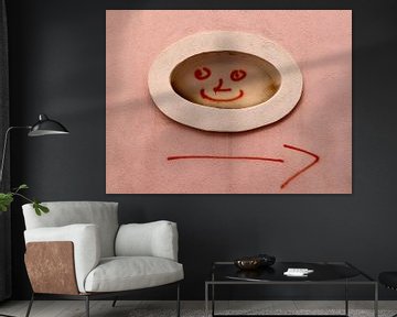 smiley on the wall by Gerda Woltinge