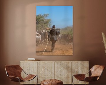 Herder met geweer in Madagaskar van Jeroen Kleiberg
