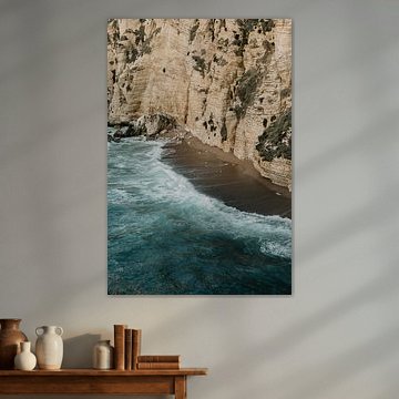 Waves in the surf on the cliff