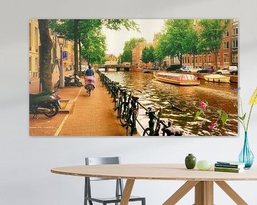 Rondvaartboot Amsterdam en fietser van Digital Art Nederland