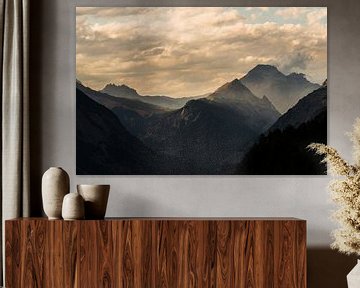 De Franse Alpen bij zonsondergang van Damien Franscoise