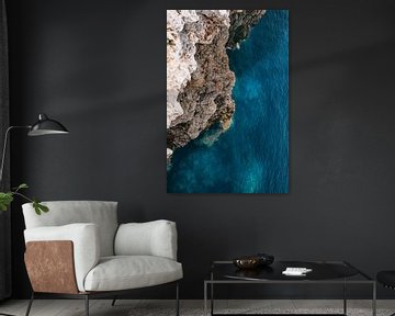 Felsen und blaues Meer | Menorca, Spanien | Landschaftsfotografie | Natur &Ampel; Feiertage von Melody Drost