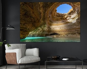 Grotte sur la côte de l'Algarve, Portugal sur Adelheid Smitt