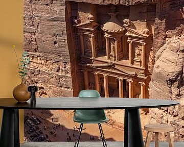 The Treasury in Petra van bovenaf (Jordanië) van Jessica Lokker