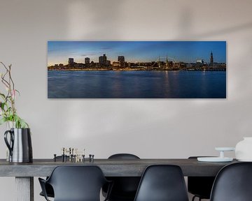 Hamburg skyline at the blue hour by Frank Herrmann