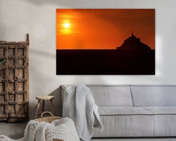 La silhouette du Mont-Saint Michel au coucher du soleil