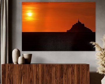 La silhouette du Mont-Saint Michel au coucher du soleil