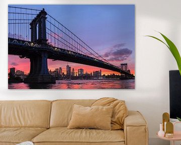 Skyline van Manhattan en Manhattan Bridge bij zonsondergang, New York, USA van Markus Lange