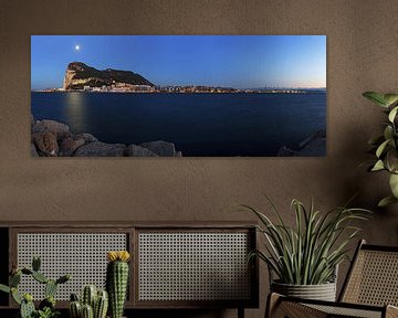Gibraltar Panorama op het blauwe uur van Frank Herrmann