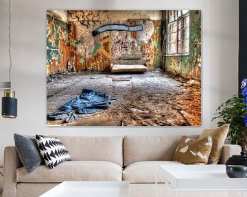 Zimmer im verlassenen alten Sanatorium von Tineke Visscher