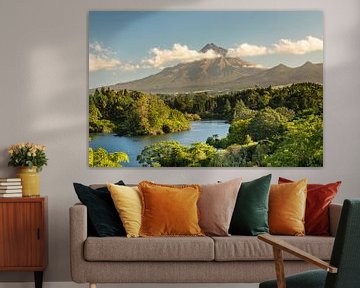 Lac Mangamahoe avec le mont Taranaki, Nouvelle-Zélande sur Markus Lange