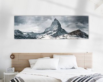 Panoramisch uitzicht Matterhorn voor een bewolkte hemel van Besa Art