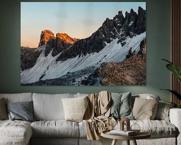 Glühender Berggipfel in den Dolomiten, Italien von Tijmen Hobbel