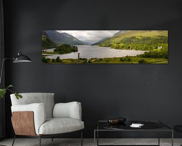 Luchtpanorama van Loch Shiel van Glenfinnan met bos en heuvels van Hans-Heinrich Runge