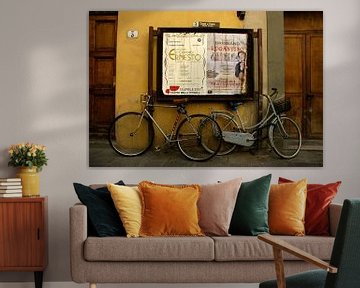 Sfeerbeeld fietsen voor opera affiche in Florence Italië van Edith Wijte