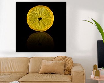 Schijfje citroen met een reflectie