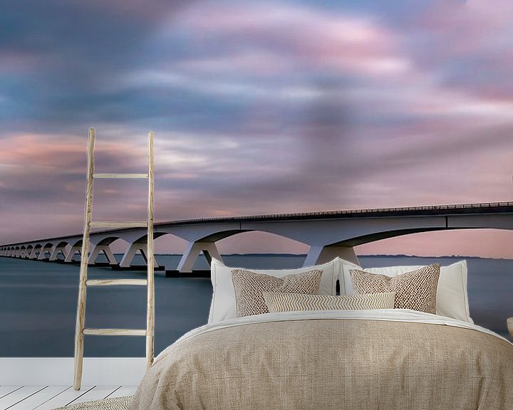 Sfeerimpressie behang: Zeelandbrug zonsopkomst van Marjolein van Middelkoop