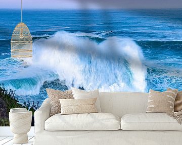 Große Wellen in Nazaré (Portugal)