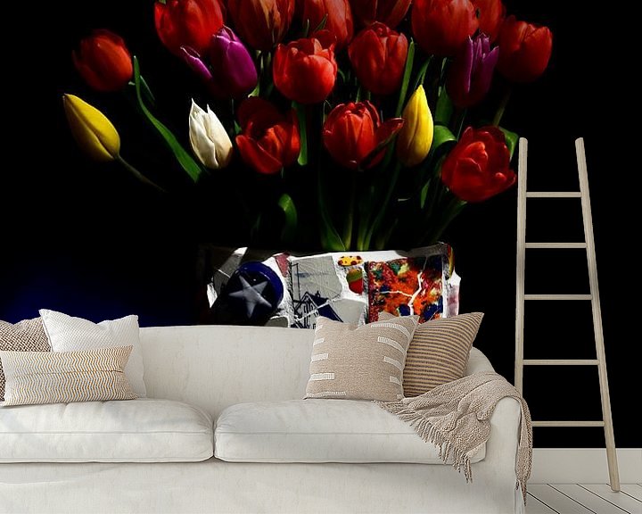 Sfeerimpressie behang: 'Tulips from Amsterdam' van Roelina Holtrop