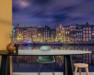 Grachtenpanden aan de Amstel in Amsterdam