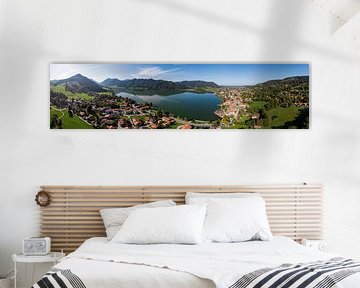 Panorama aérien du lac Schliersee avec ciel bleu et nuages