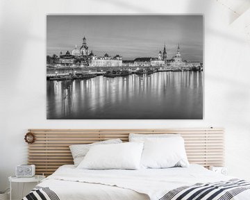 Die Skyline von Dresden in schwarz-weiß
