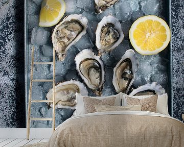 Sf 12338985 Verse oesters met citroenen op ijs