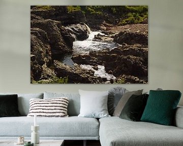 Flussbett im  Glen Coe Mountain Resort. von Babetts Bildergalerie