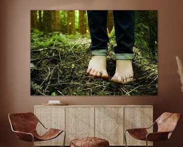 Blote voeten in het bos van Toni Stauche