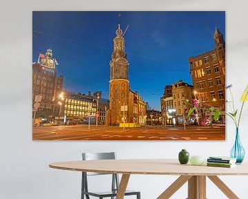 De Munt toren in Amsterdam bij zonsondergang in Nederland van Eye on You