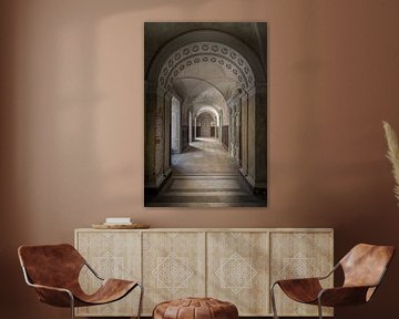 Korridor in einer verlassenen Burg von Wim van de Water