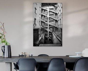 Cage d'escalier dans le vieux Lyon, noir et blanc, tirage photo sur Manja Herrebrugh - Outdoor by Manja