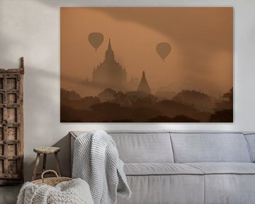 Die Tempel von Bagan in Myanmar bei Sonnenaufgang von Roland Brack