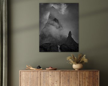 Des montagnes dans le brouillard sur Sven Broeckx