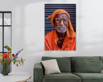 Vieux gourou à lunettes dans le vieux Delhi sur Leonie Broekstra