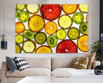 Collage van schijfjes fruit en groente met een witte achtergrond. van Carola Schellekens