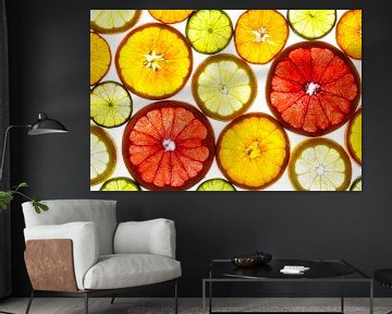Collage van schijfjes fruit met een witte achtergrond. van Carola Schellekens
