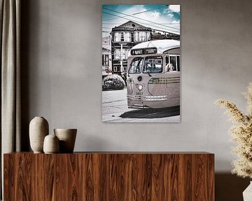 Ikonische Straßenbahn in San Francisco schwarz-weiß (Farbpop) von Daphne Groeneveld